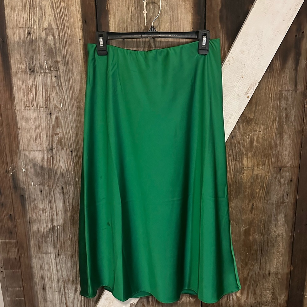 NWOT Beautiful Emerald Green A-Line Skirt. Satin slip Midi length. Sz M.